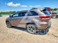 2018 Toyota Highlander photo