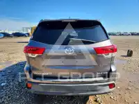 2018 Toyota Highlander photo