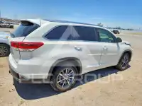2018 Toyota Highlander photo