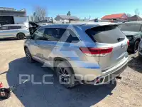 2018 Toyota Highlander photo