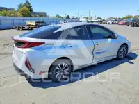 2018 Toyota PRIUS photo