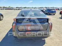 2018 Toyota PRIUS photo