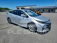 2018 Toyota PRIUS photo