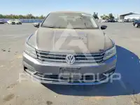 2018 Volkswagen Passat фото