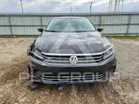 2018 Volkswagen Passat photo