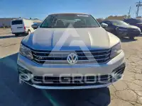 2018 Volkswagen Passat фото