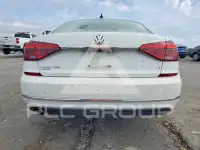 2018 Volkswagen Passat фото