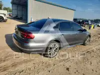 2018 Volkswagen Passat photo