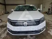 2018 Volkswagen Passat photo