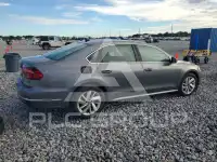 2018 Volkswagen Passat photo