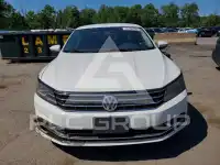 2018 Volkswagen Passat photo