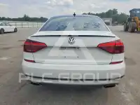 2018 Volkswagen Passat photo