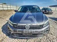 2018 Volkswagen Passat photo