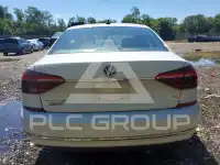 2018 Volkswagen Passat photo