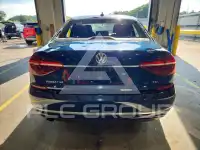 2018 Volkswagen Passat photo