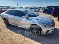 2018 Volkswagen Passat photo
