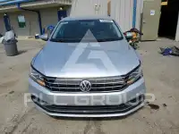 2018 Volkswagen Passat photo