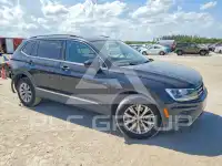 2018 Volkswagen Tiguan photo