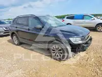 2018 Volkswagen Tiguan photo