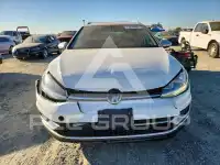 2018 Volkswagen GOLF photo
