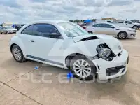 2018 Volkswagen BEETLE photo