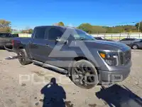 2019 Nissan TITAN photo