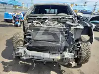 2019 Nissan TITAN фото