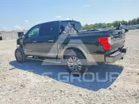 2019 Nissan TITAN photo