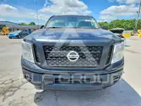 2019 Nissan TITAN photo