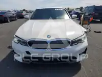 2019 BMW 330 photo