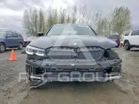 2019 BMW 330 photo