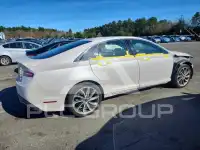 2019 Lincoln MKZ photo