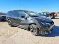 2019 Chrysler PACIFICA photo