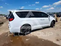 2019 Chrysler PACIFICA photo