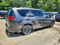 2019 Chrysler PACIFICA photo