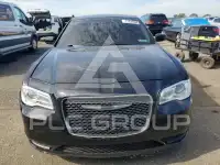 2019 Chrysler 300 фото