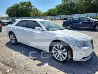 2019 Chrysler 300 фото