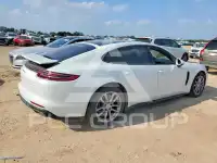 2019 Porsche Panamera photo