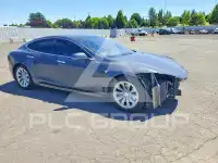 2019 Tesla Model S фото