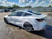 2019 Tesla Model 3 фото