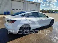 2019 Tesla Model 3 фото