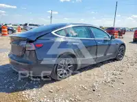 2019 Tesla Model 3 фото