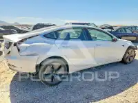 2019 Tesla Model 3 фото