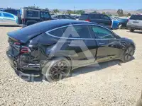 2019 Tesla Model 3 фото