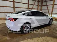 2019 Tesla Model 3 фото