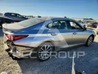 2019 Lexus ES300 photo