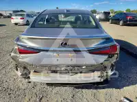 2019 Lexus ES300 photo