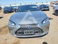 2019 Lexus ES300 photo