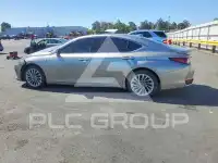 2019 Lexus ES300 photo