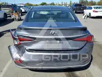 2019 Lexus ES300 photo